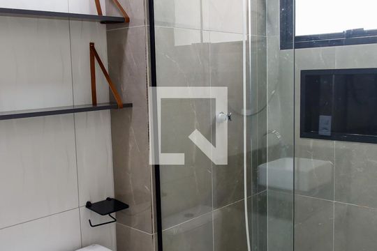 Banheiro de apartamento à venda com 1 quarto, 30m² em Km 18, Osasco