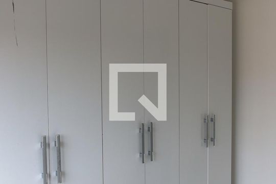 Quarto  de apartamento à venda com 1 quarto, 30m² em Km 18, Osasco