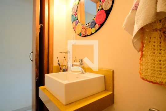Lavabo da Sala de casa à venda com 3 quartos, 182m² em Vila Talarico, São Paulo