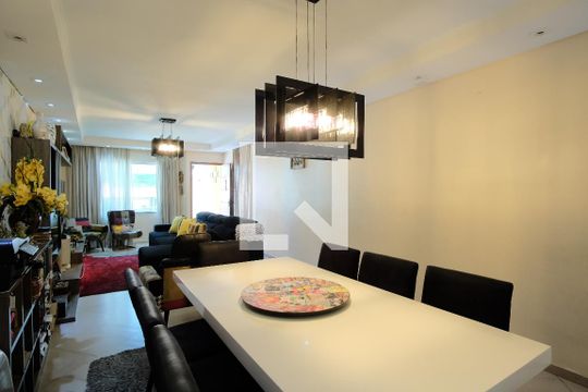 Sala de casa à venda com 3 quartos, 182m² em Vila Talarico, São Paulo