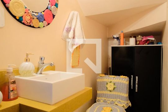 Lavabo da Sala de casa à venda com 3 quartos, 182m² em Vila Talarico, São Paulo