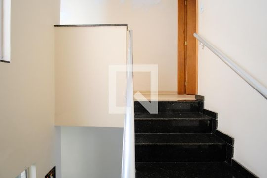 Escada para os Quartos de casa à venda com 3 quartos, 182m² em Vila Talarico, São Paulo