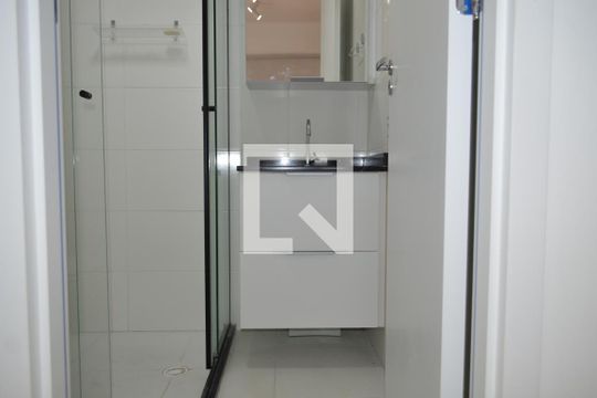 Banheiro de kitnet/studio para alugar com 1 quarto, 27m² em Vila Dom Pedro I, São Paulo