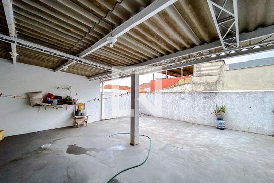 Área externa de casa à venda com 3 quartos, 230m² em Água Rasa, São Paulo