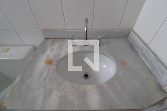 Pia banheiro comum de apartamento à venda com 2 quartos, 65m² em Vila do Castelo, São Paulo