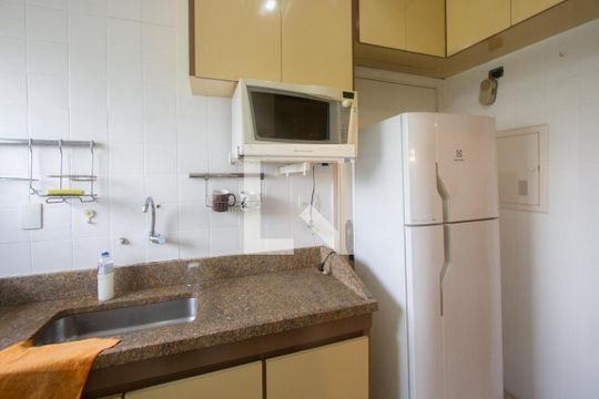 Cozinha de apartamento para alugar com 2 quartos, 65m² em Santo Amaro, São Paulo