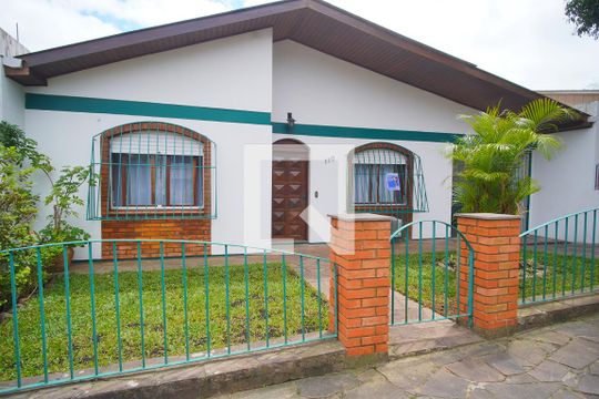 Fachada de casa à venda com 3 quartos, 180m² em Vila Ipiranga, Porto Alegre