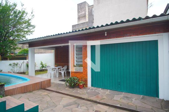 Garagem de casa à venda com 3 quartos, 180m² em Vila Ipiranga, Porto Alegre