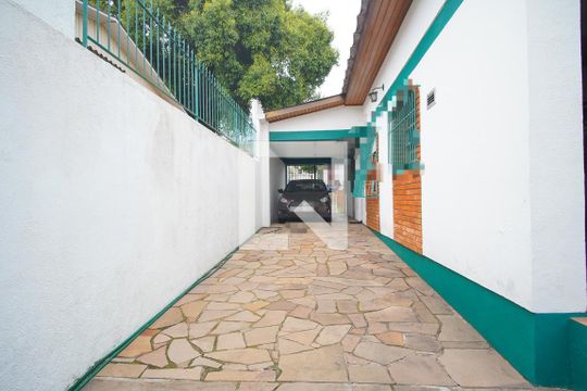 Garagem - Quatro Vagas de casa à venda com 3 quartos, 180m² em Vila Ipiranga, Porto Alegre