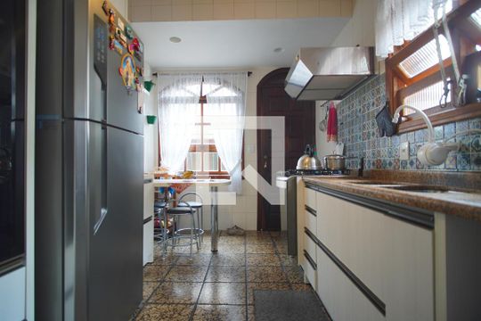 Cozinha de casa à venda com 3 quartos, 180m² em Vila Ipiranga, Porto Alegre