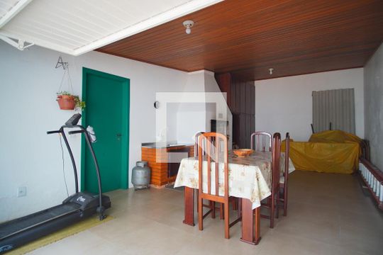 Churrasqueira de casa à venda com 3 quartos, 180m² em Vila Ipiranga, Porto Alegre