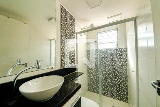 Banheiro de apartamento à venda com 2 quartos, 48m² em Jardim Angela (zona Leste), São Paulo