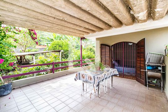 Varanda de casa à venda com 3 quartos, 180m² em Jardim Cláudia, São Paulo