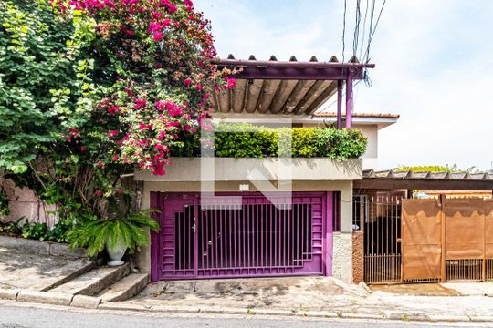 Fachada de casa à venda com 3 quartos, 180m² em Jardim Cláudia, São Paulo