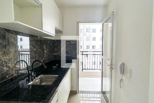 Cozinha de apartamento para alugar com 2 quartos, 38m² em Usina Piratininga, São Paulo