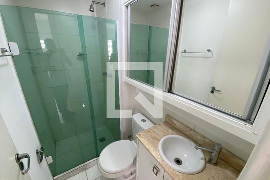 Banheiro do Quarto 1 de apartamento para alugar com 2 quartos, 53m² em Del Castilho, Rio de Janeiro