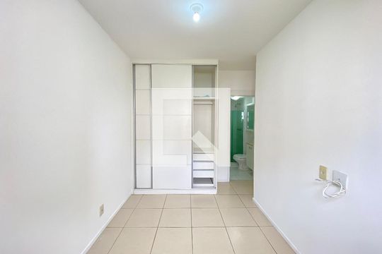 Quarto 1 de apartamento para alugar com 2 quartos, 53m² em Del Castilho, Rio de Janeiro