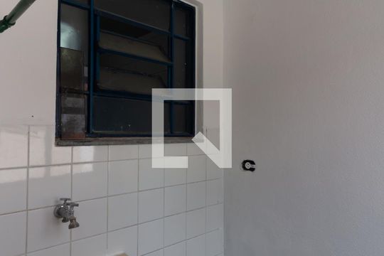 Área de Serviço de apartamento para alugar com 2 quartos, 52m² em Conjunto Residencial José Bonifácio, São Paulo