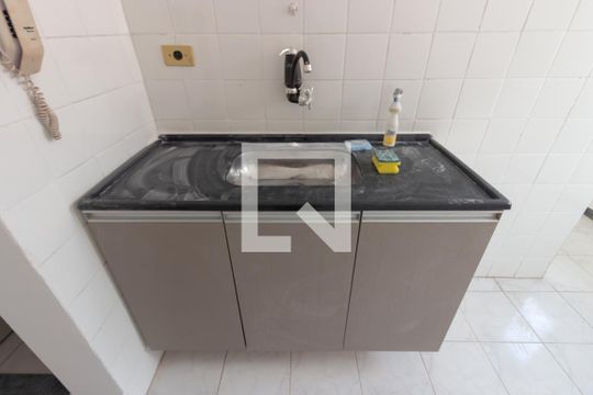 Cozinha de apartamento para alugar com 2 quartos, 52m² em Conjunto Residencial José Bonifácio, São Paulo