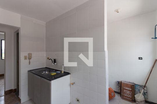 Cozinha de apartamento para alugar com 2 quartos, 52m² em Conjunto Residencial José Bonifácio, São Paulo