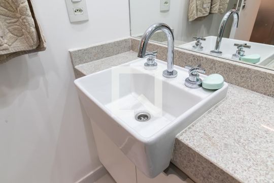 Banheiro de apartamento à venda com 1 quarto, 29m² em Parada Inglesa, São Paulo