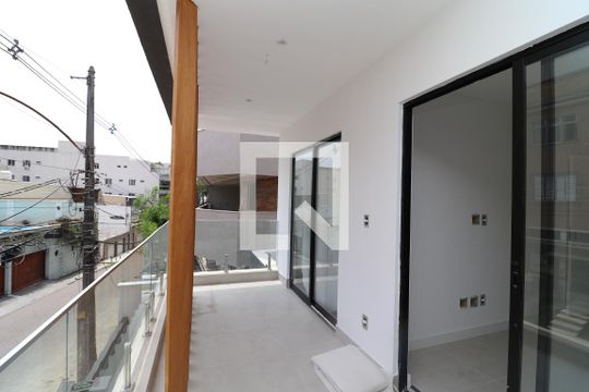 Varanda de casa à venda com 3 quartos, 250m² em Jardim Guanabara, Rio de Janeiro