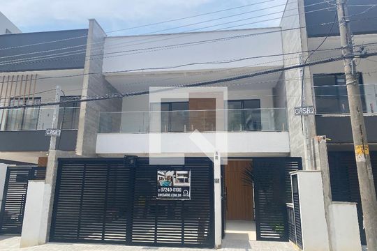 Fachada de casa à venda com 3 quartos, 250m² em Jardim Guanabara, Rio de Janeiro