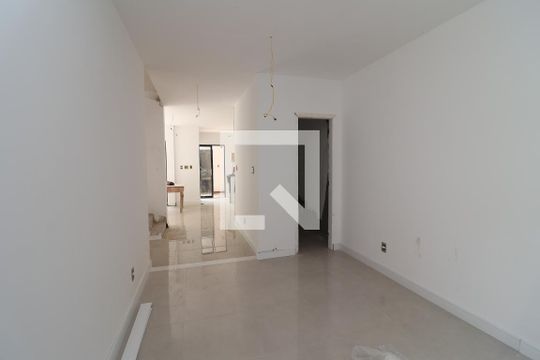 Casa à venda com 3 quartos, 250m² em Jardim Guanabara, Rio de Janeiro