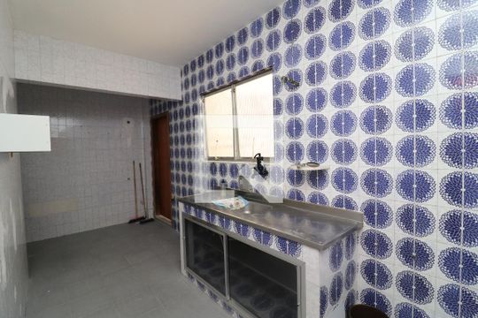 Cozinha de apartamento à venda com 2 quartos, 52m² em Pitangueiras, Rio de Janeiro