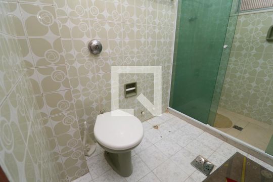 Banheiro de apartamento à venda com 2 quartos, 52m² em Pitangueiras, Rio de Janeiro