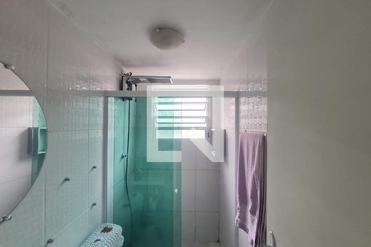 Banheiro social de apartamento para alugar com 2 quartos, 42m² em Jardim Presidente Dutra, Guarulhos
