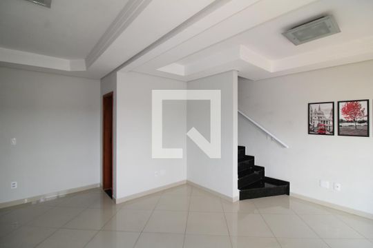 Sala de casa de condomínio à venda com 3 quartos, 199m² em Água Fria, São Paulo