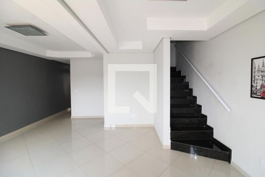 Sala de casa de condomínio à venda com 3 quartos, 199m² em Água Fria, São Paulo