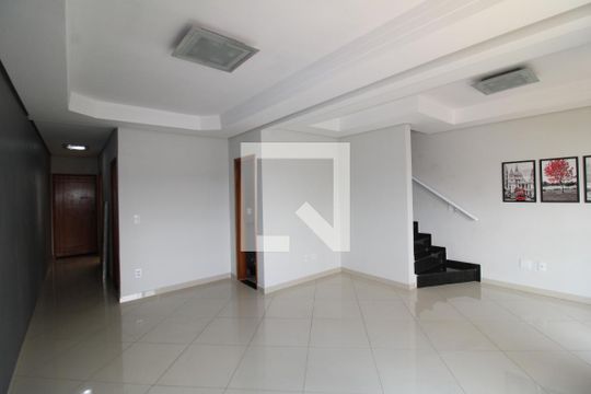 Casa de Condomínio à venda com 3 quartos, 199m² em Água Fria, São Paulo