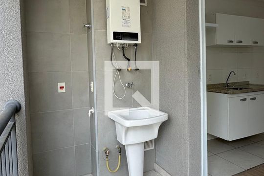 Área de Serviço de apartamento para alugar com 2 quartos, 52m² em Jardim Tupanci, Barueri
