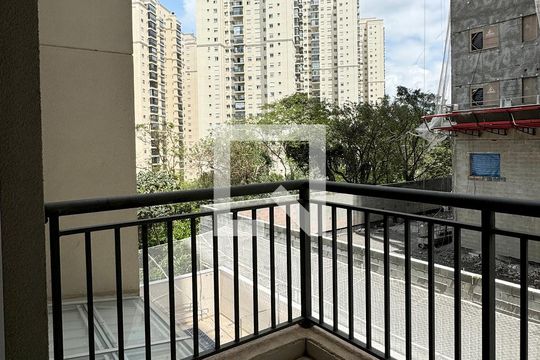 Sacada de apartamento para alugar com 2 quartos, 52m² em Jardim Tupanci, Barueri