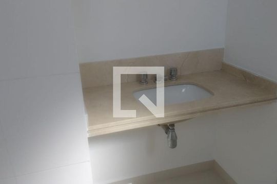 Banheiro de apartamento à venda com 2 quartos, 47m² em Campo Belo, São Paulo