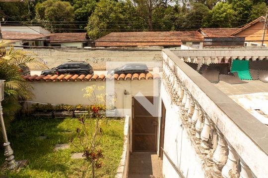 Área externa de casa para alugar com 4 quartos, 172m² em Centro, Embu das Artes