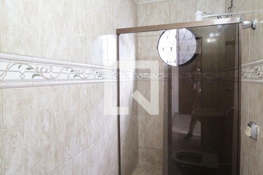 Banheiro da Suite de casa para alugar com 3 quartos, 360m² em Letícia, Belo Horizonte