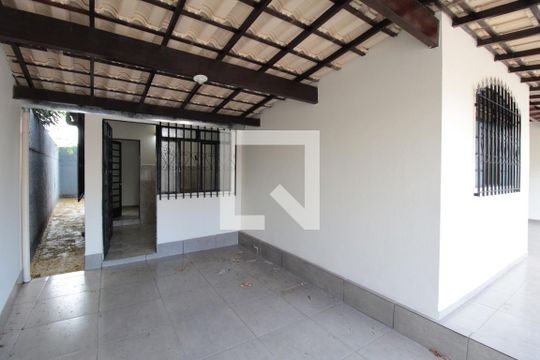 Área Externa de casa para alugar com 3 quartos, 360m² em Letícia, Belo Horizonte