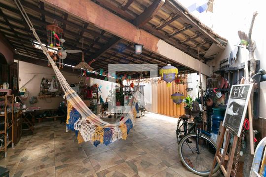 Área Externa de casa à venda com 2 quartos, 185m² em Pampulha, Belo Horizonte