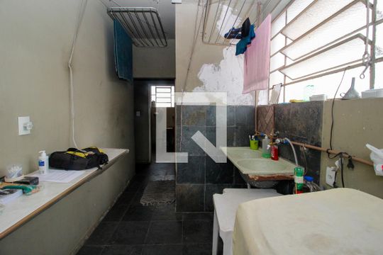 Área de Serviço de casa à venda com 4 quartos, 320m² em Carlos Prates, Belo Horizonte