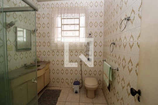 Banheiro de casa à venda com 4 quartos, 320m² em Carlos Prates, Belo Horizonte