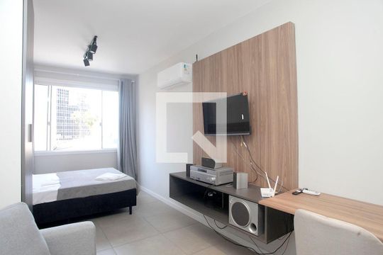 Studio - Sala / Quarto de kitnet/studio à venda com 1 quarto, 30m² em Centro Histórico, Porto Alegre