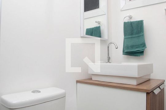 Banheiro de kitnet/studio à venda com 1 quarto, 30m² em Centro Histórico, Porto Alegre