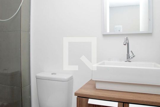 Banheiro de kitnet/studio à venda com 1 quarto, 30m² em Centro Histórico, Porto Alegre
