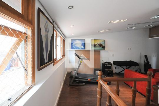 Sotão - sala de casa para alugar com 4 quartos, 265m² em Parque Terra Nova Ii, São Bernardo do Campo