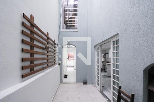 quintal - lateral de casa para alugar com 4 quartos, 265m² em Parque Terra Nova Ii, São Bernardo do Campo