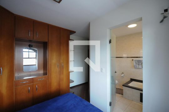 Suíte de casa para alugar com 4 quartos, 265m² em Parque Terra Nova Ii, São Bernardo do Campo