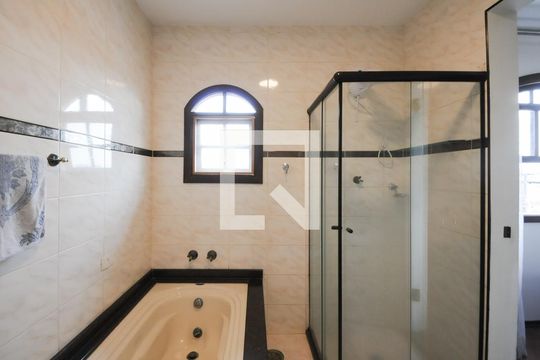 Banheiro da Suíte de casa para alugar com 4 quartos, 265m² em Parque Terra Nova Ii, São Bernardo do Campo
